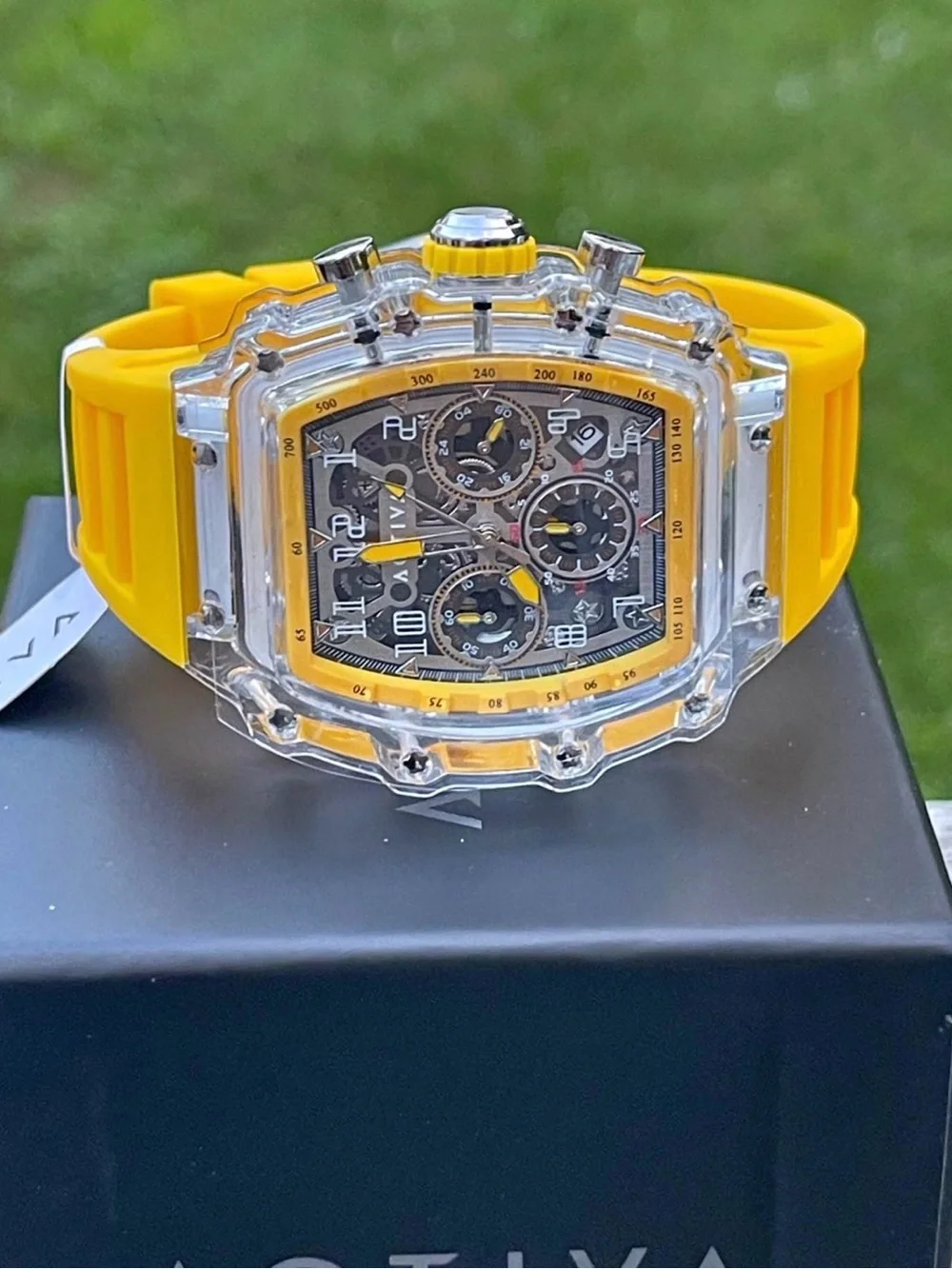 N/A bold yellow